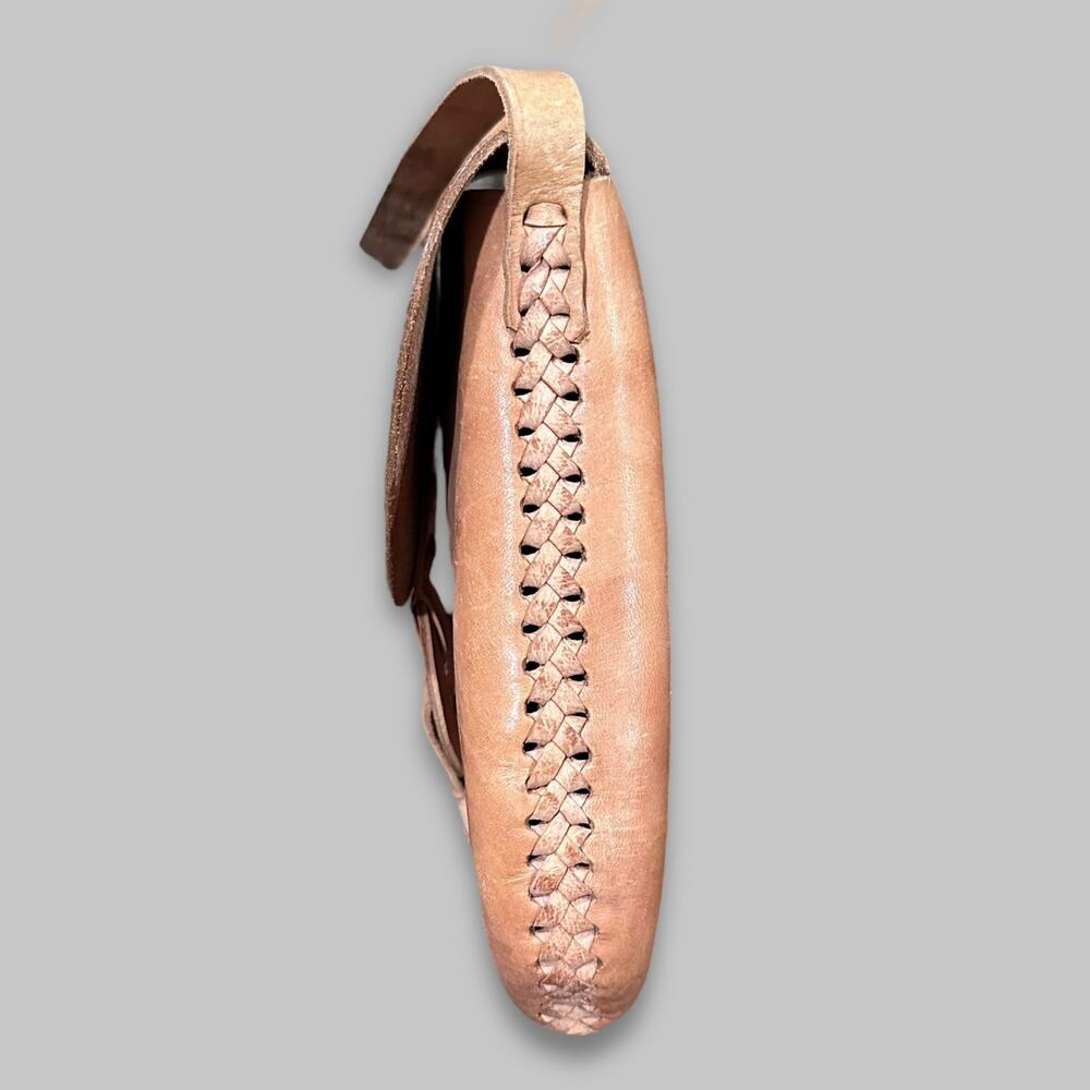 Vintage Tan Leather Crossbody Bag with Ring Buckle Closure - Picture 5 of 5